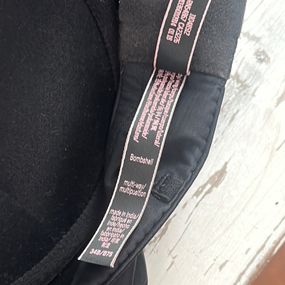 VS bombshell Black Strapless Bra size 34B - Picture 3 of 3